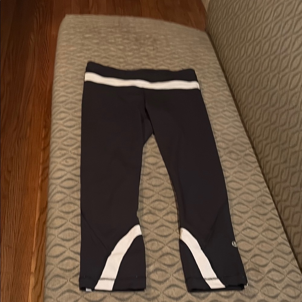 Lululemon Black and White Leggings crop size 4